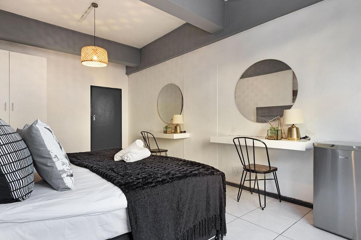 Gold Buffalo Hotel Cape Town Exterior photo
